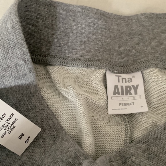 TNA airy fleece perfect grey sweatpants - Picture 3 of 4